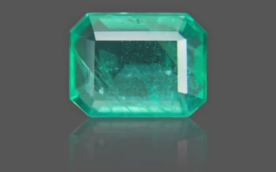 211 (29) Emerald - 2.96 Carat - Image 1