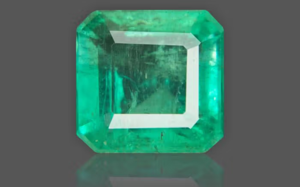 211 (38) Emerald - 3.76 Carat - Image 1