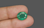 Emerald - 4.05 Carat - Image 2